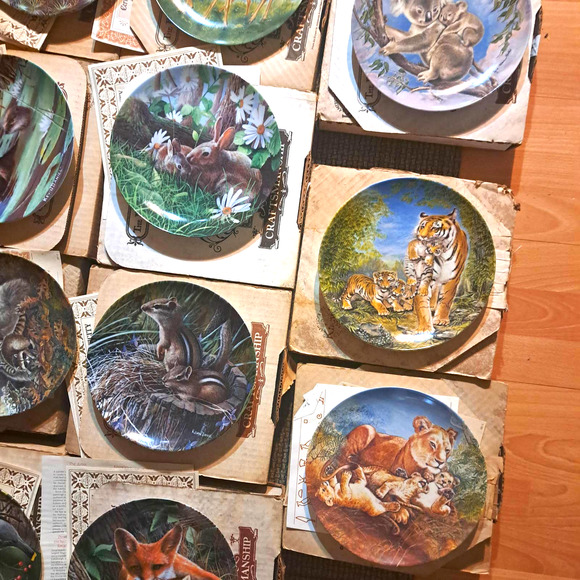 12 Knowles Collector Display Plates in Original Boxes with Certificates - Picture 5 of 8